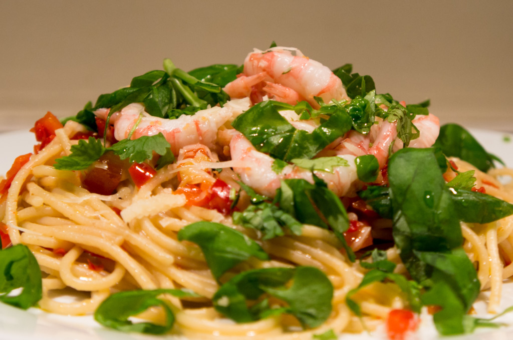 Reker med chili, urter og spagetti