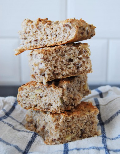 Langpannebrød med rug, frø og kjerner